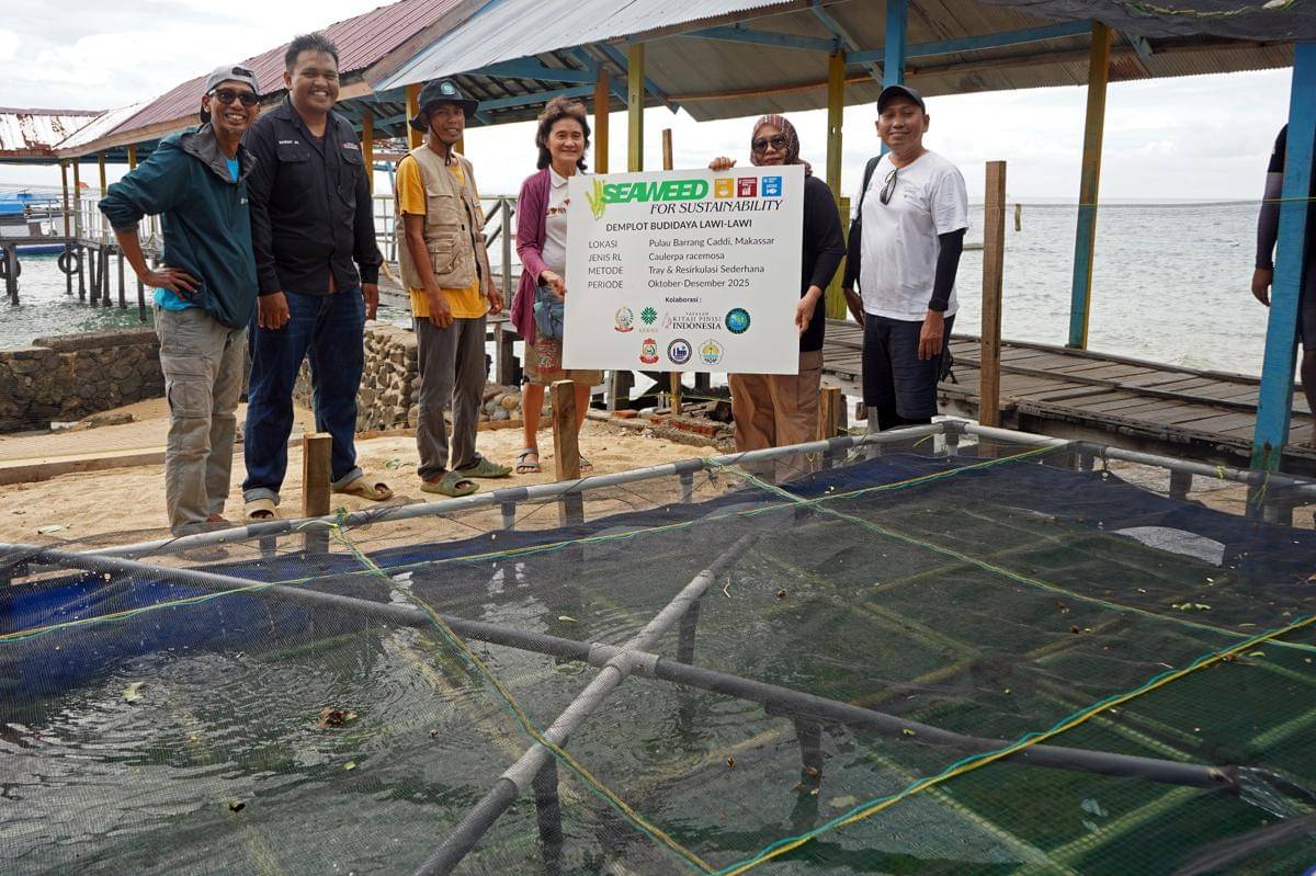 Dari kiri ke kanan: Imran Lapong, Rahmat Januar, Rafli , Puspa Dewi Liman (Direktur TFCA Kalkmantan), Raudatul J Suraya (Team Leader Ananta Fund), Toufik Alansar (Manajer Ekosiistem Kelautan KEHATI). (Dok. Istimewa)
