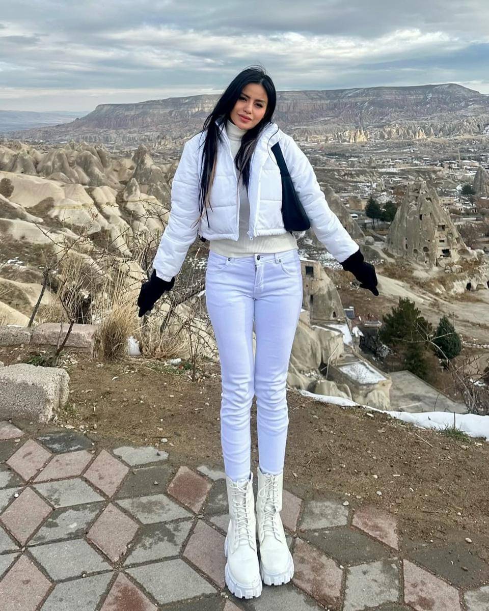 OOTD Trendi ala Violentina Kaif, Istri Andrew Andhika