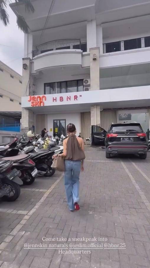 Kantor Milik Jennifer Coppen (tiktok.com/jennifer.coppen)