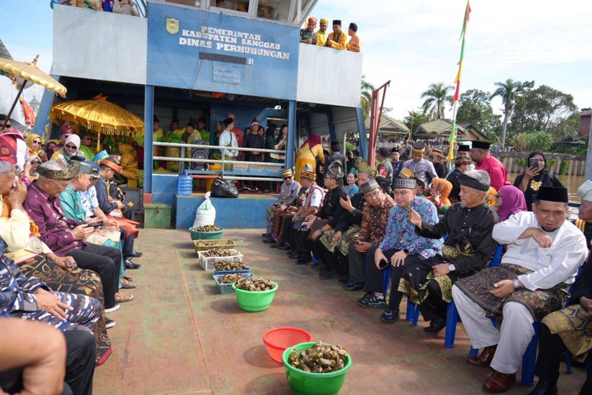 Persiapan perang ketupat.