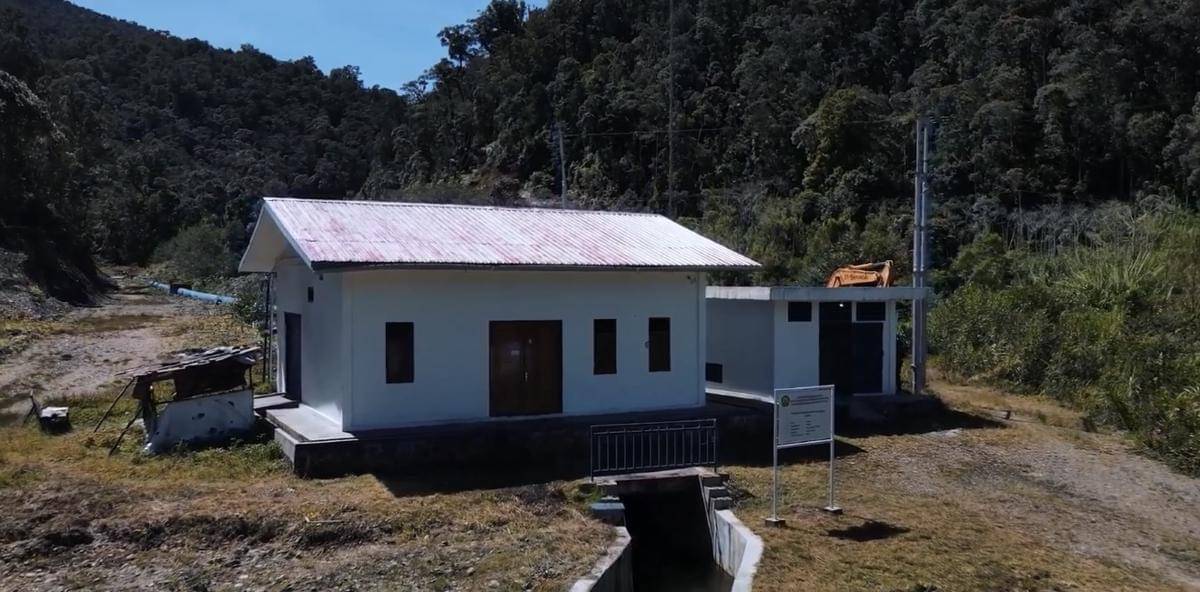Pembangkit Listrik Tenaga Mikro Hidro (PLTMH) Anggi I di Kabupaten Pegunungan Arfak, Provinsi Papua Barat. (dok. YouTube Kementerian ESDM)
