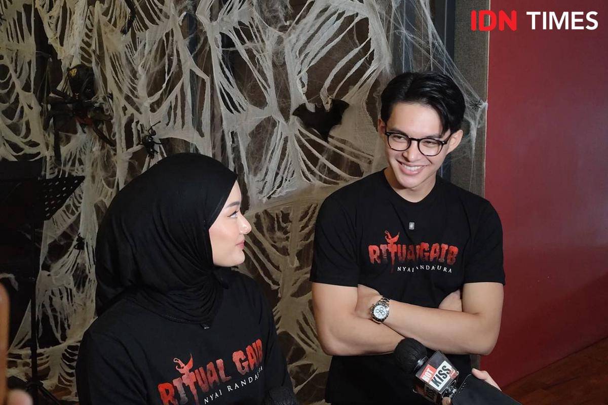 Rey Mbayang mengaku senang bisa disutradarai oleh sineas internasional.jpg