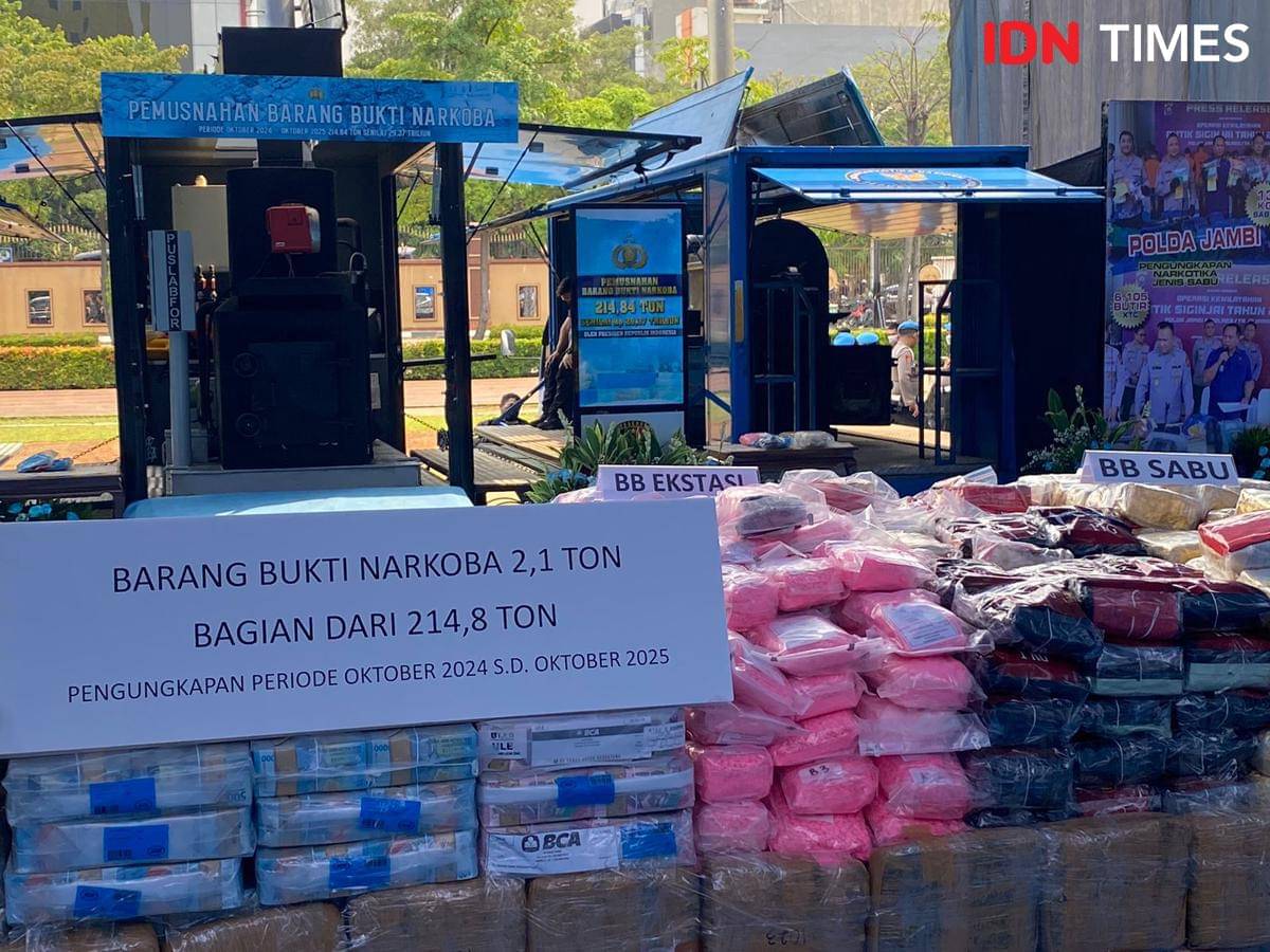 Narkoba senilai Rp29,37 triliun ini dimusnahkan di Lapangan Bhayangkara, Jakarta Selatan pada hari ini (29/10/2025). (IDN Times/Irfan Fathurohman)