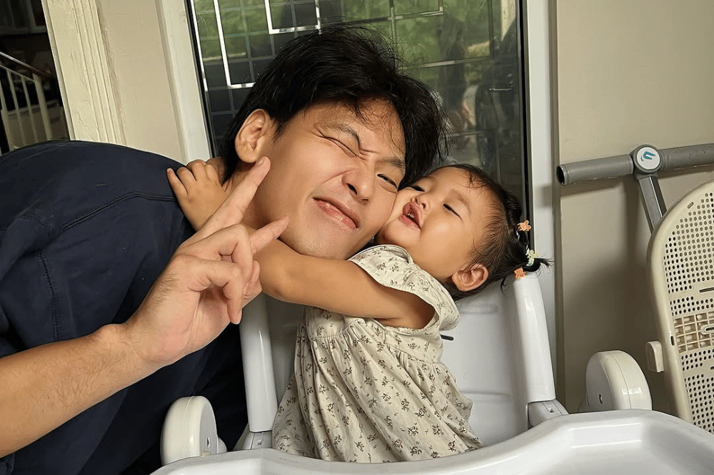 Potret Na Daehoon bersama putri kecilnya