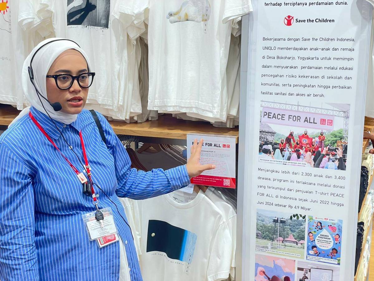 Corporate PR dan Sustanibility Uniqlo, Yulia Rahmawati menjelaskan tentang programnya (Foto: IDN Times/Halbert Caniago)