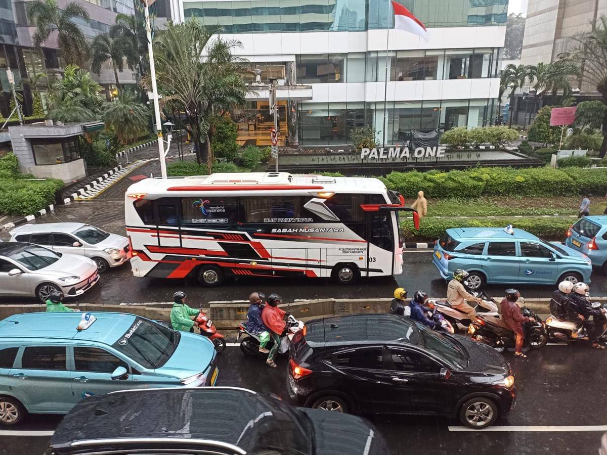 Kondisi Jakarta saat hujan. (IDN Times/Dini Suciatiningrum)