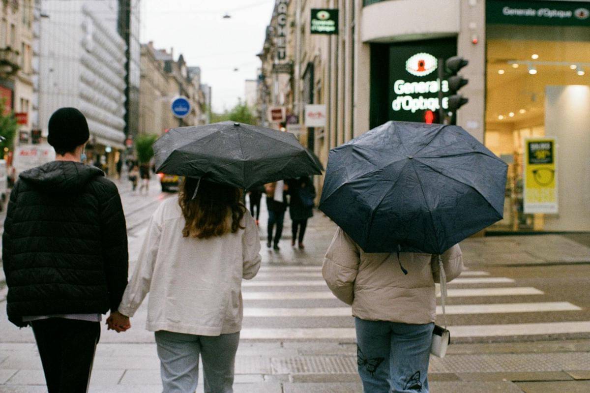 ilustrasi fashion hujan