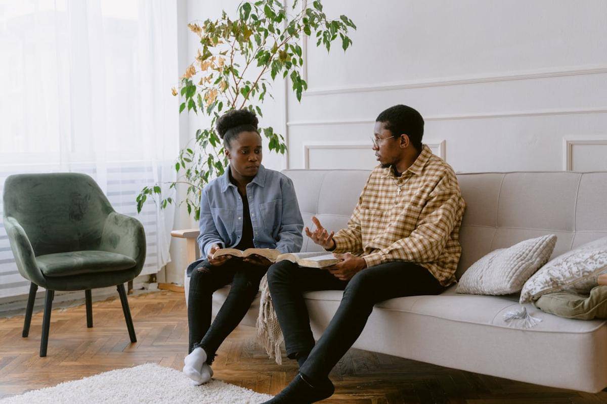 Mengobrol dengan pasangan