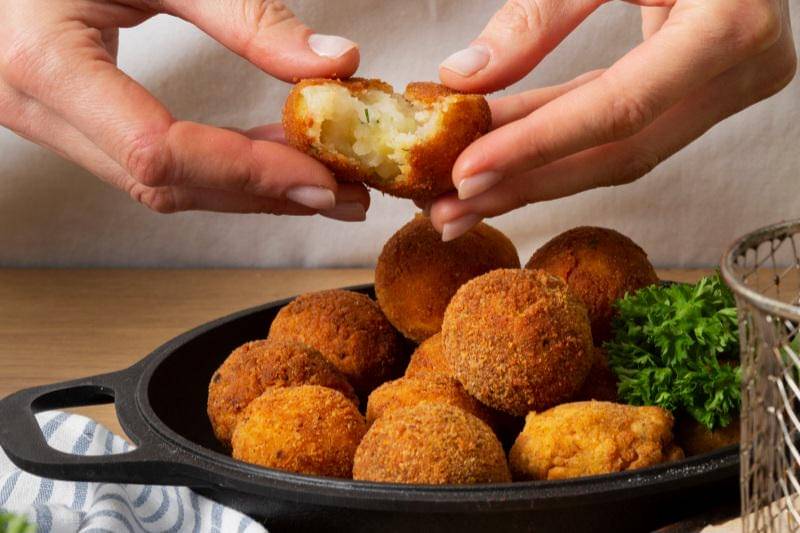 ilustrasi tape goreng keju krispi