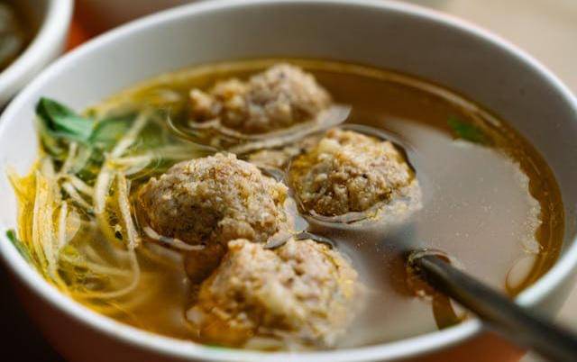 ilustrasi bakso babi