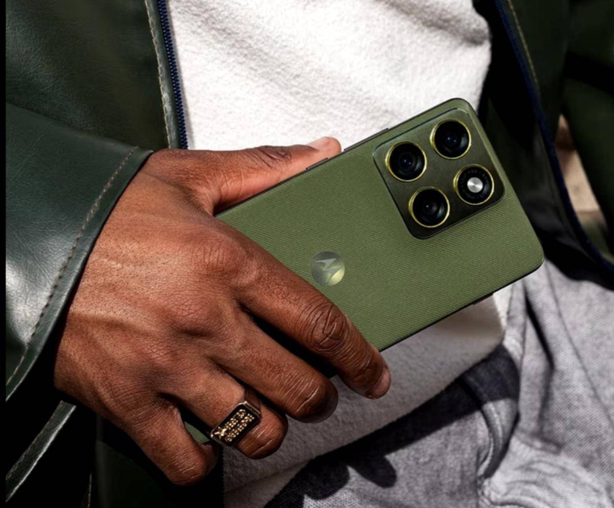 Motorola Moto Edge 70 warna bronze green