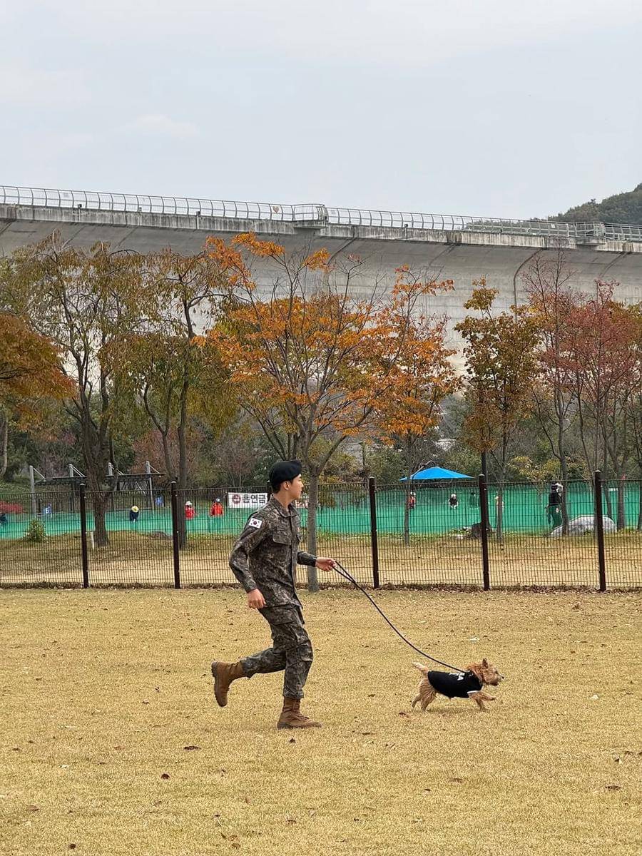 potret terbaru Hoshi SEVENTEEN pakai seragam militer