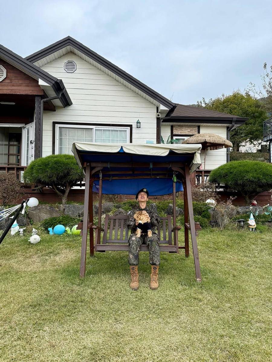 potret terbaru Hoshi SEVENTEEN pakai seragam militer