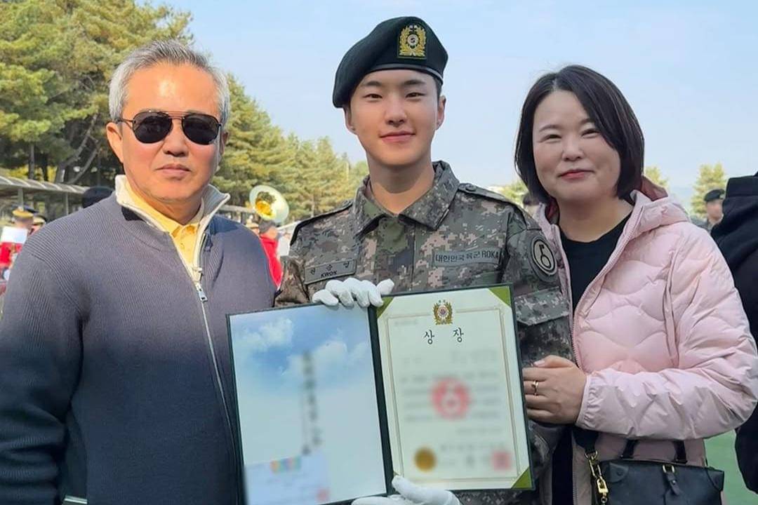 potret terbaru Hoshi SEVENTEEN pakai seragam militer