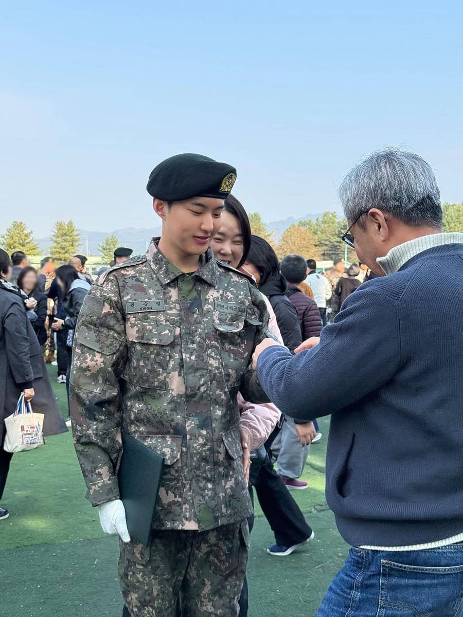 potret terbaru Hoshi SEVENTEEN pakai seragam militer