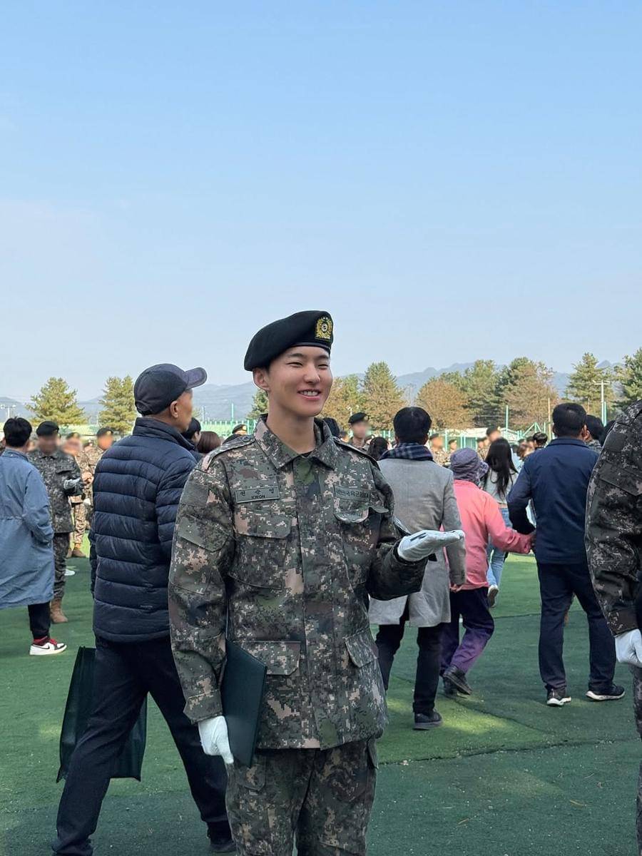 potret terbaru Hoshi SEVENTEEN pakai seragam militer