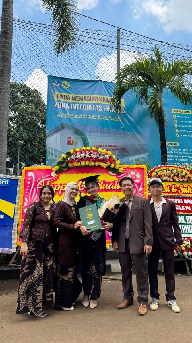 potret Indah JKT48 wisuda