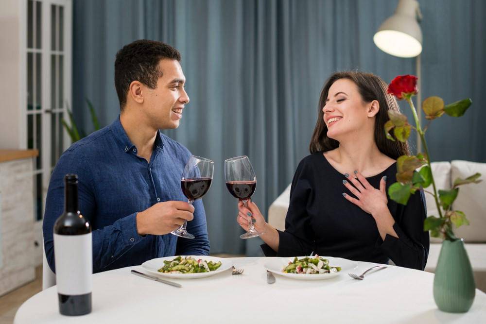 ilustrasi pasangan dinner