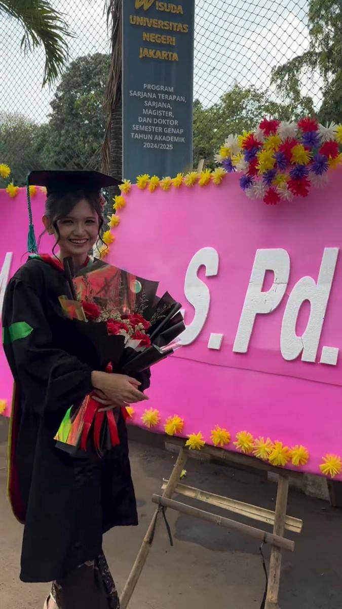 potret Indah JKT48 wisuda 