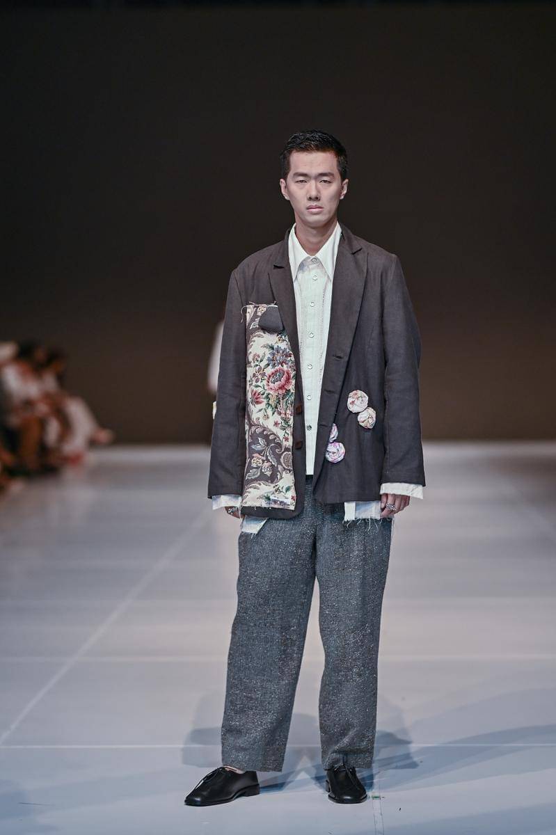 Koleksi Tanah Le Sae di Jakarta Fashion Week 2026