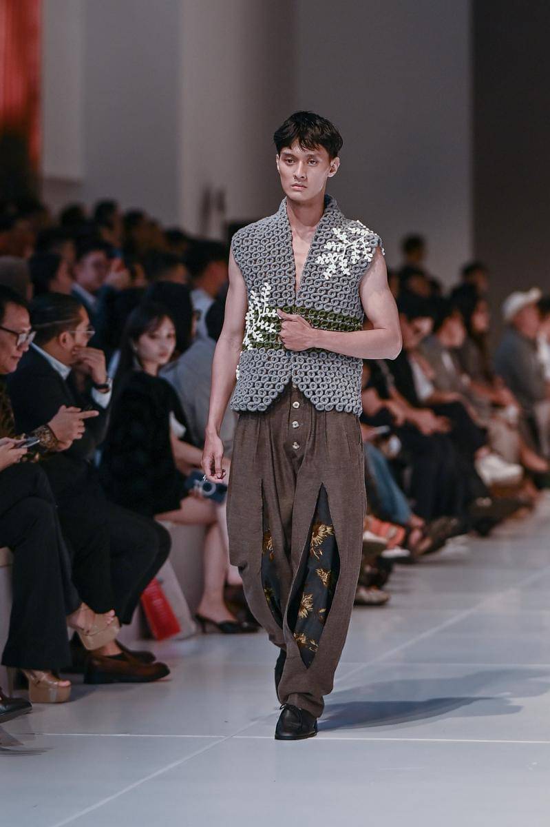 Koleksi Tanah Le Sae di Jakarta Fashion Week 2026