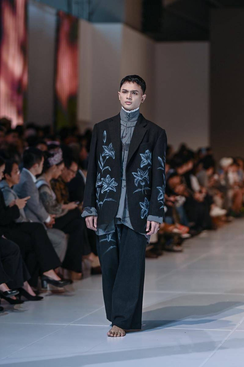 Koleksi Tanah Le Sae di Jakarta Fashion Week 2026