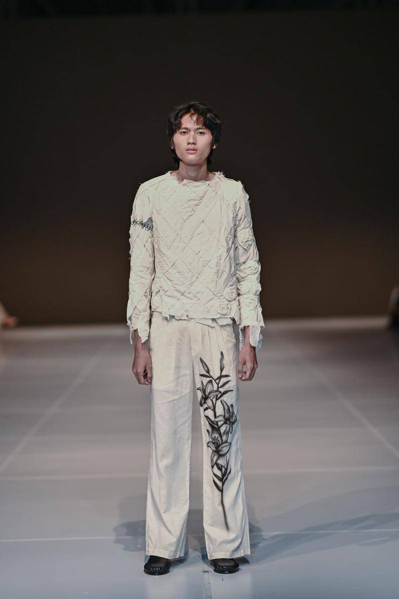 Koleksi Tanah Le Sae di Jakarta Fashion Week 2026