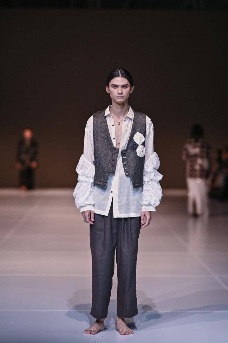 Koleksi Tanah Le Sae di Jakarta Fashion Week 2026