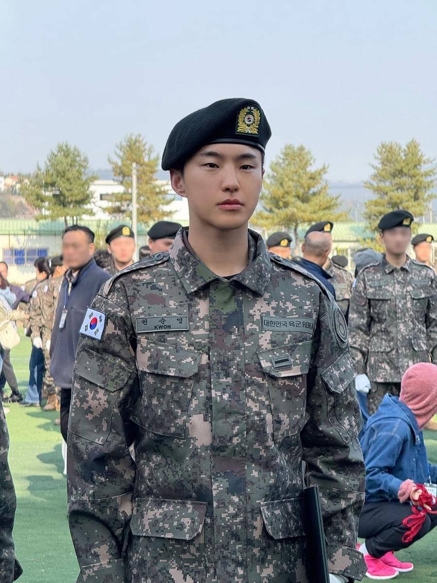 potret terbaru Hoshi SEVENTEEN pakai seragam militer