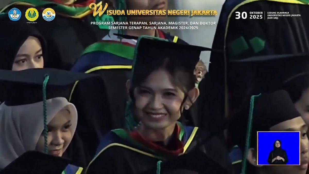 potret Indah JKT48 wisuda