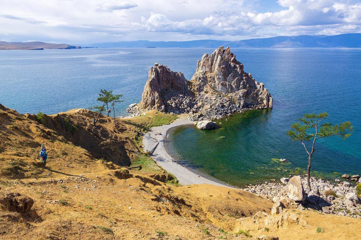 pemandangan Danau Baikal dari Pulau Olkhon