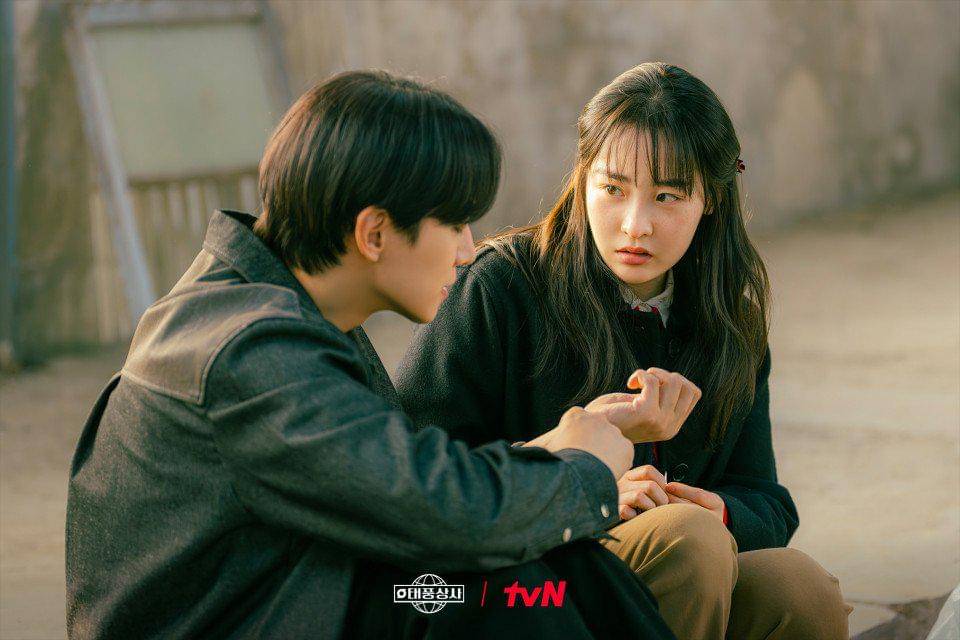 Lee Junho dan Kim Min Ha di Typhoon Family