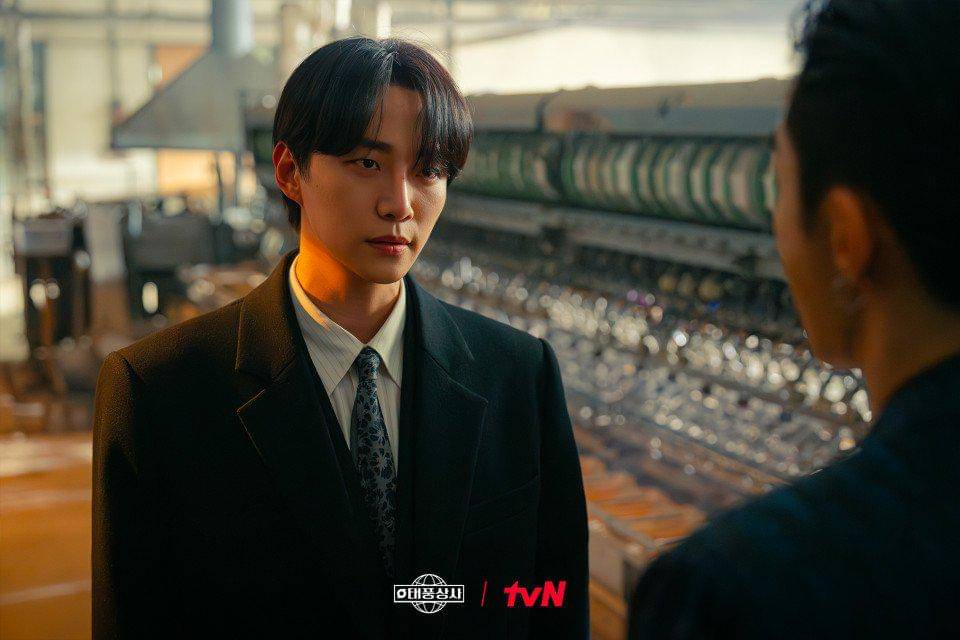 Lee Junho di Typhoon Family