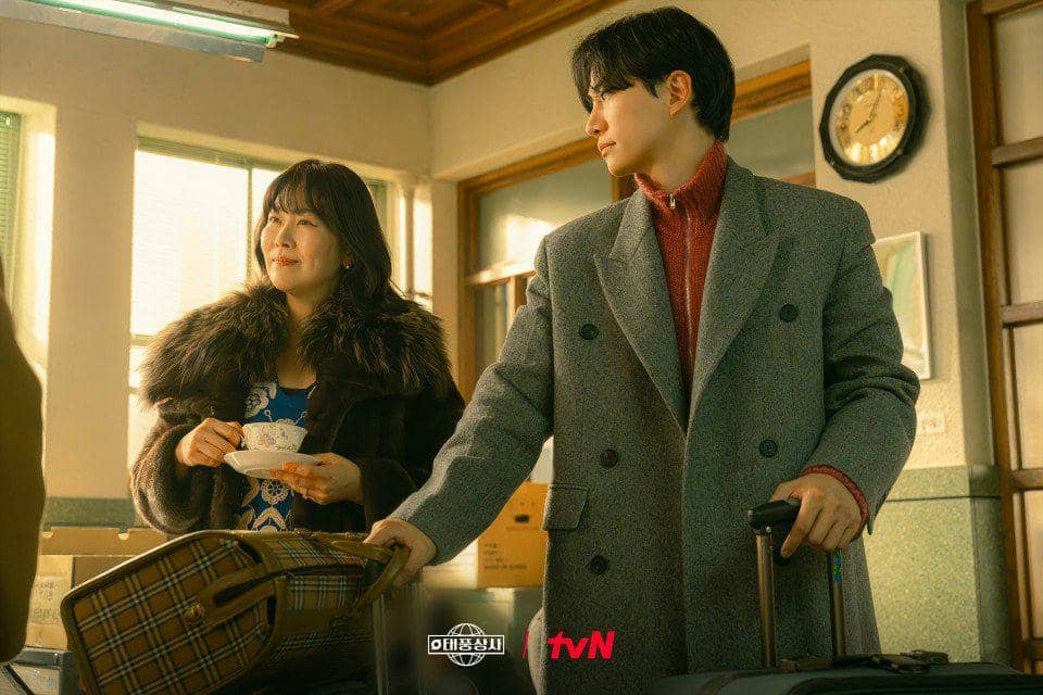 Kim Ji Young dan Lee Junho di Typhoon Family