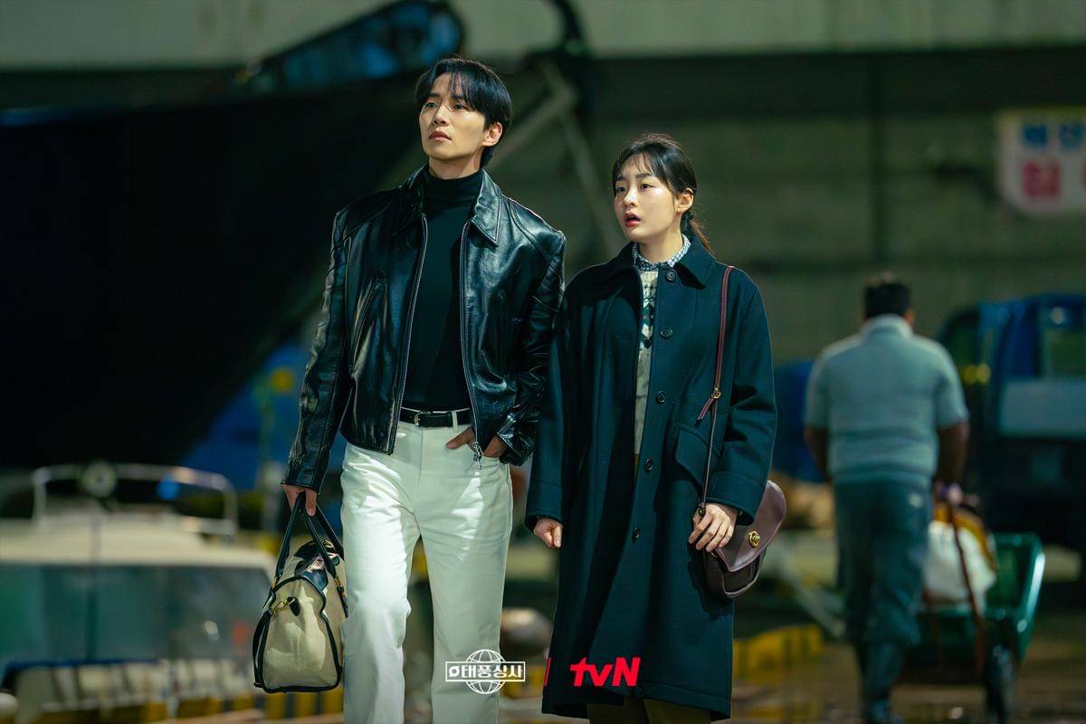 Lee Junho dan Kim Min Ha di Typhoon Family