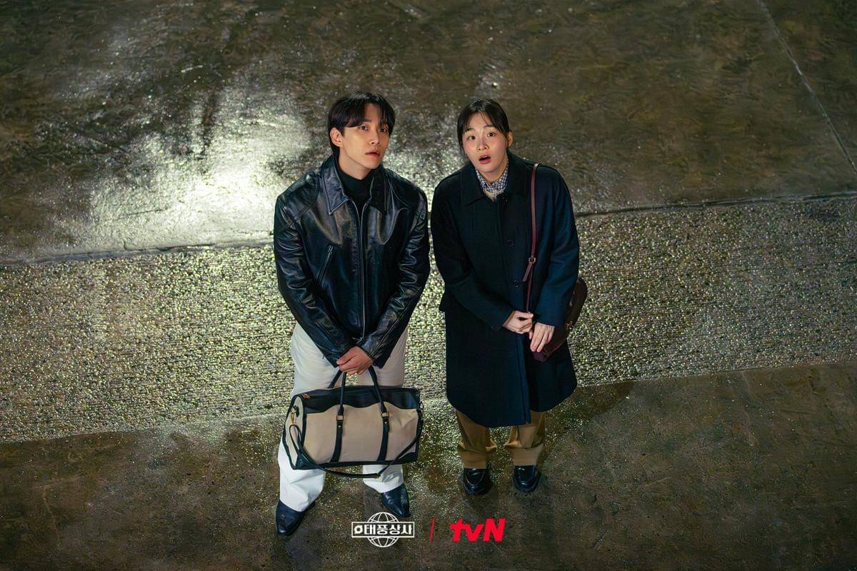 Lee Junho dan Kim Min Ha di Typhoon Family