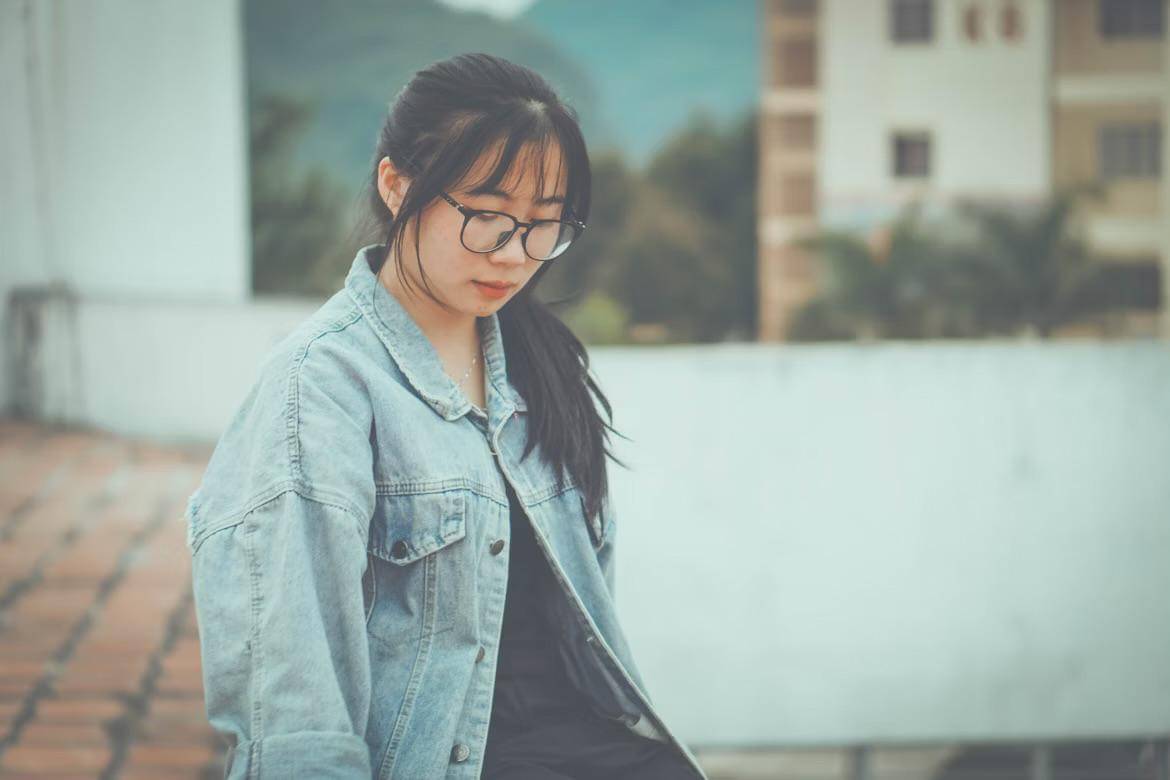 ilustrasi seorang perempuan 