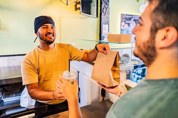 ilustrasi pria take away