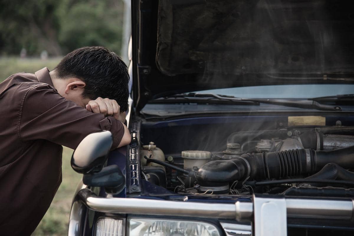 ilustrasi mobil overheat