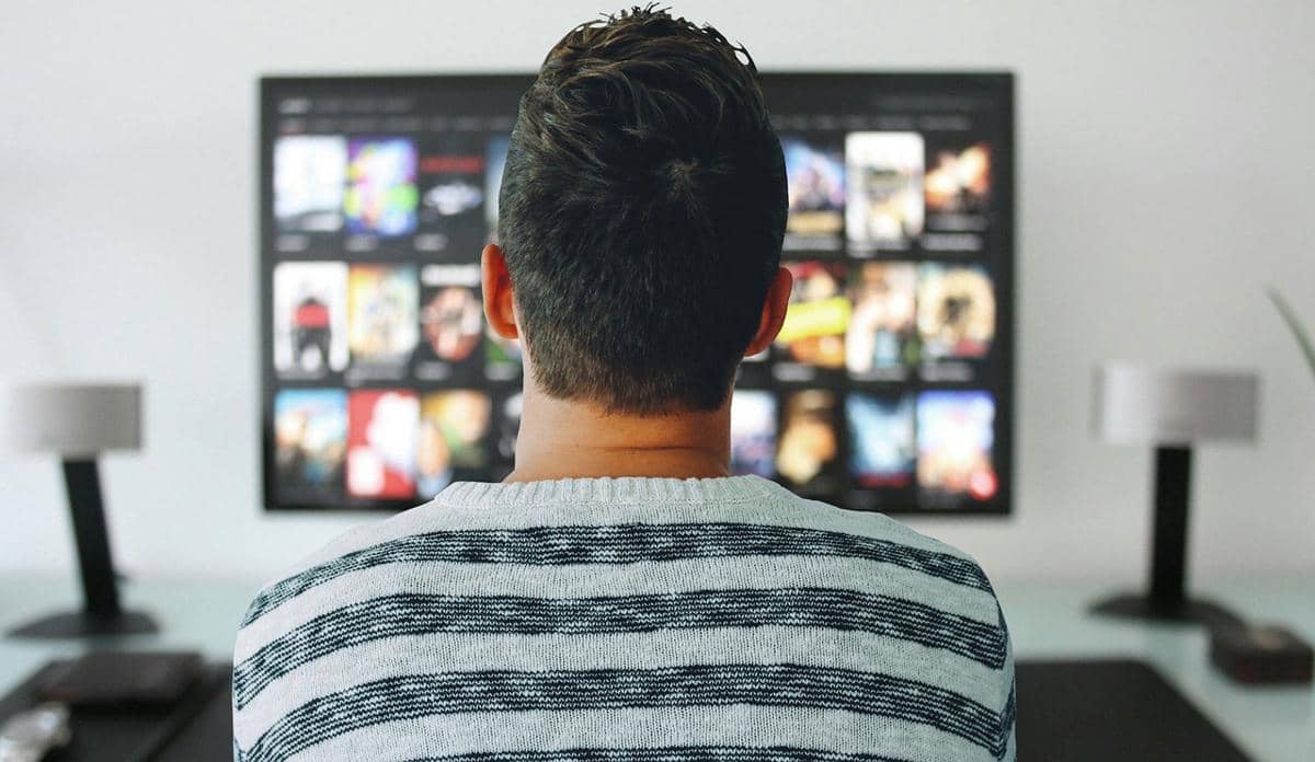 Ilustrasi pria menonton TV