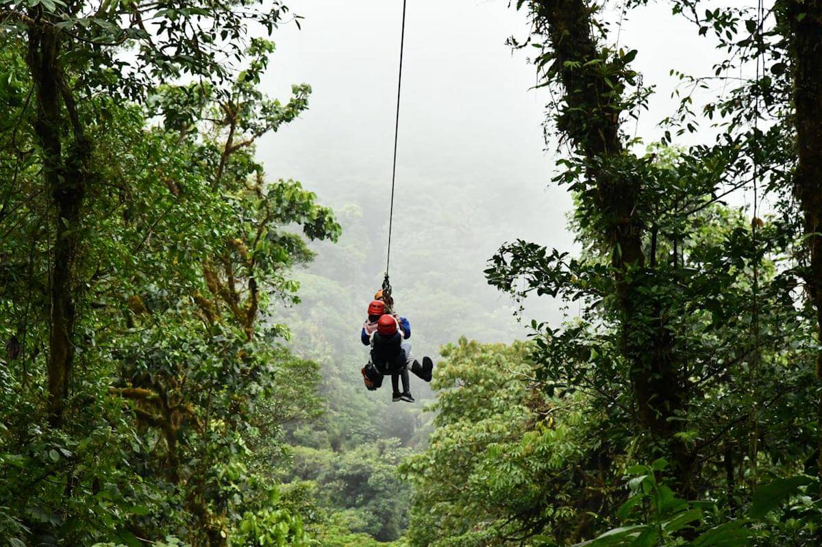 ilustrasi zip line