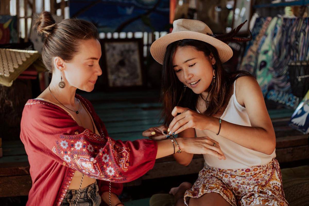 Ilustrasi duo zodiak bestie