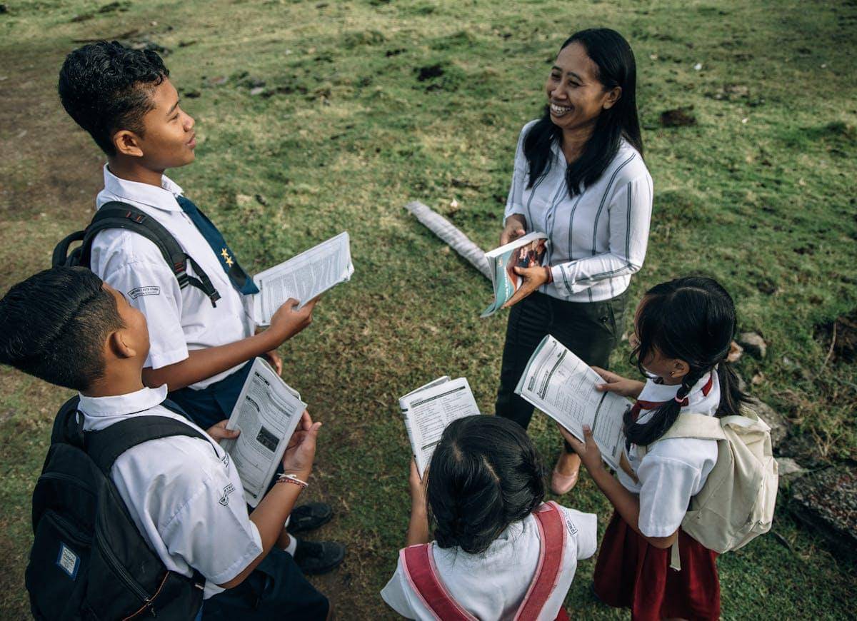 ilustrasi gaji PPPK paruh waktu operator sekolah