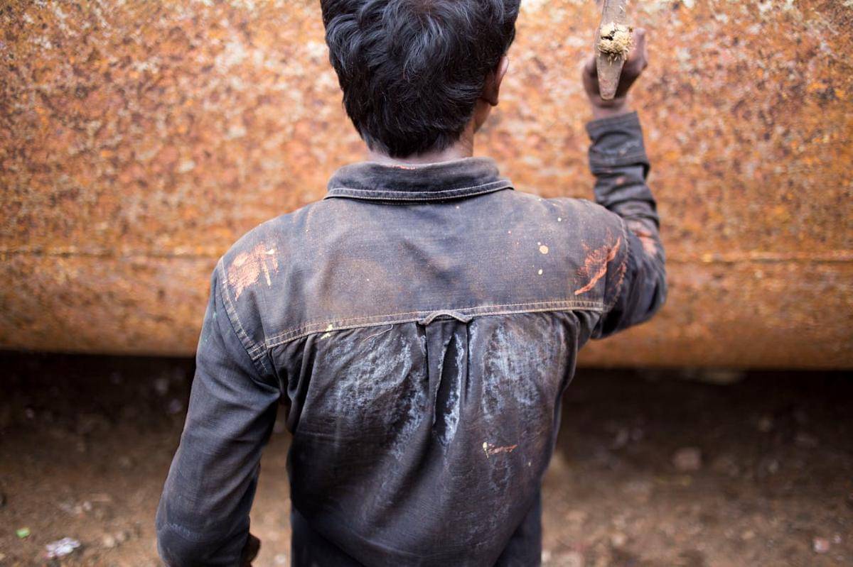 ilustrasi Noda Putih di Baju Hitam (pexels.com/Sohan Rahat)