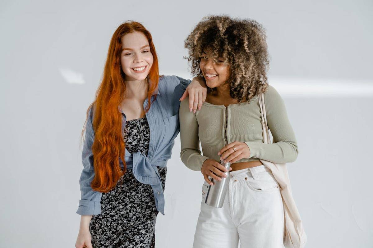 Ilustrasi duo zodiak bestie