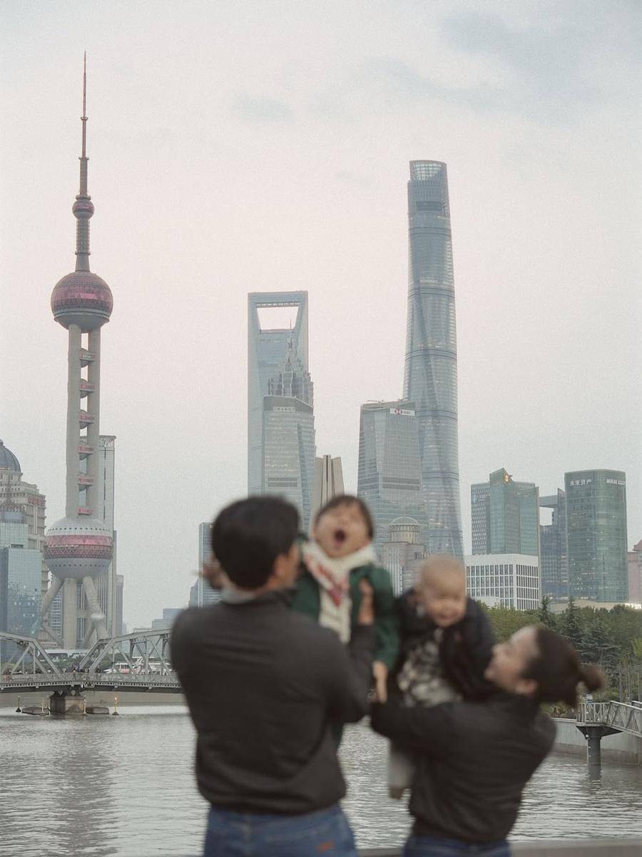 Keluarga Nikita Willy jalan-jalan di Shanghai