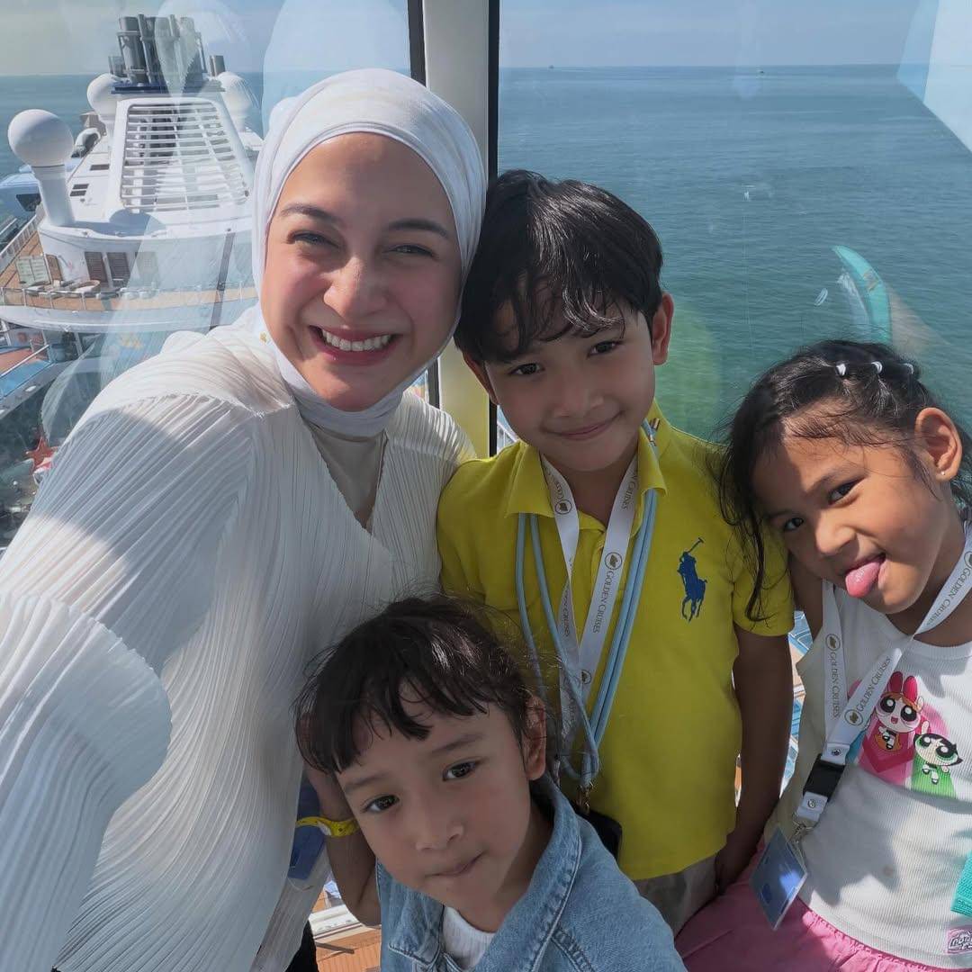 keluarga Nina Zatulini naik kapal pesiar