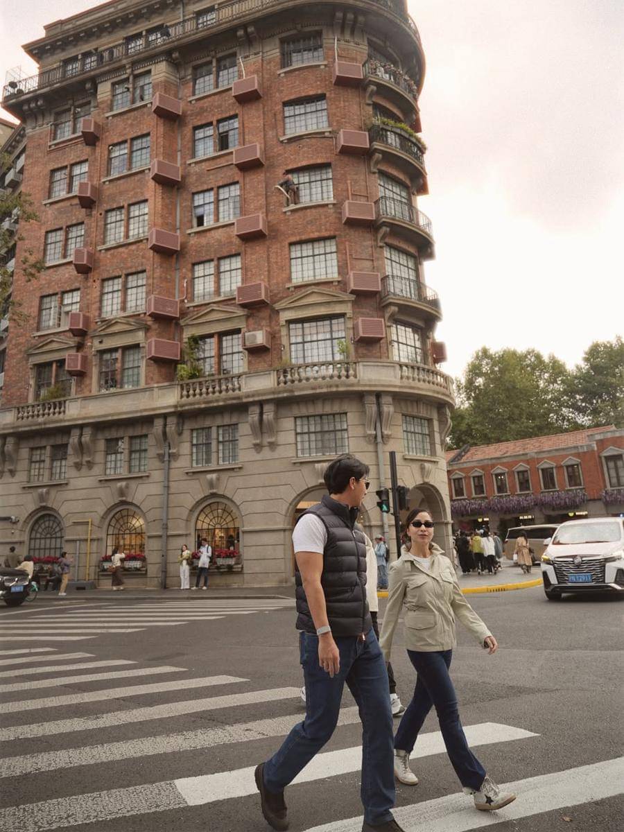 Keluarga Nikita Willy jalan-jalan di Shanghai