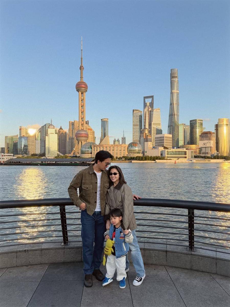 Keluarga Nikita Willy jalan-jalan di Shanghai