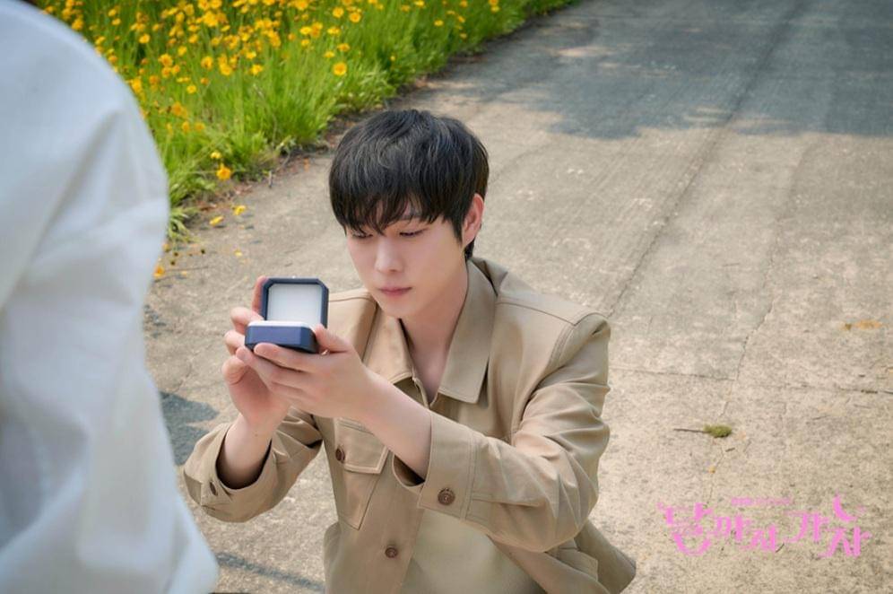 Cuplikan drakor To The Moon